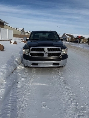 2018 RAM 1500 CREW CAB 4X4   SLT  PKG  VERY RARE 6 SEATS