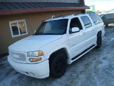 2004 GMC Yukon XL AWD DENALI 7 PASSENGER Image# 1