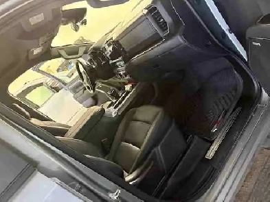 TRAIL BOSS 1/2 TON SLIVER 2025 MINT  W LEATHER Image# 1