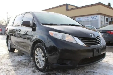 2017 Toyota Sienna 5dr LE 7-Pass AWD Image# 1