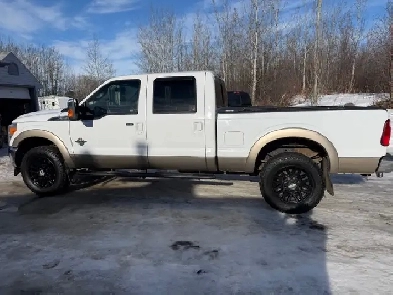 Clean 2011 f350 lariat Image# 1