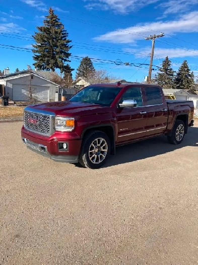2015 GMC Denali Crew Cab 4X4 172000 km Image# 1