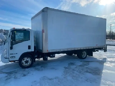 2018 Isuzu NRR 20ft van body wliftgate