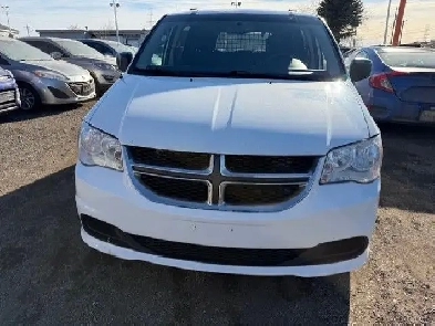 2017 Dodge Grand Caravan SXT / stow & go / clean history Image# 1
