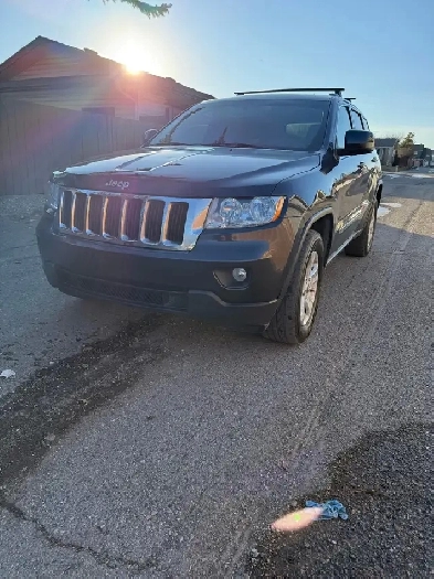 2012 Jeep Grand Cherokee Laredo V6 Image# 1