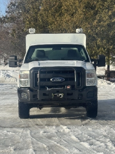 2015 Ford Super Duty F-250 SRW 4x4 with high roof cap — CERTIFIE Image# 1