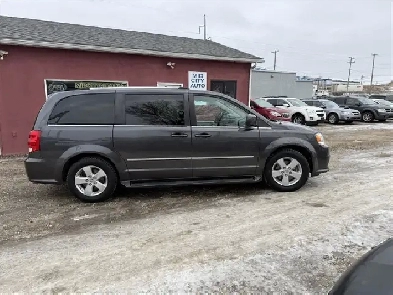 2017 Dodge Grand Caravan Crew Plus....LEATHER,DVD, PWR SLIDERS Image# 1