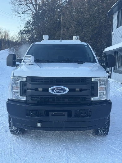2017 Ford Super Duty F-250 SRW 8 FT LONG BOX WITH CAP — CERTIFIE Image# 1