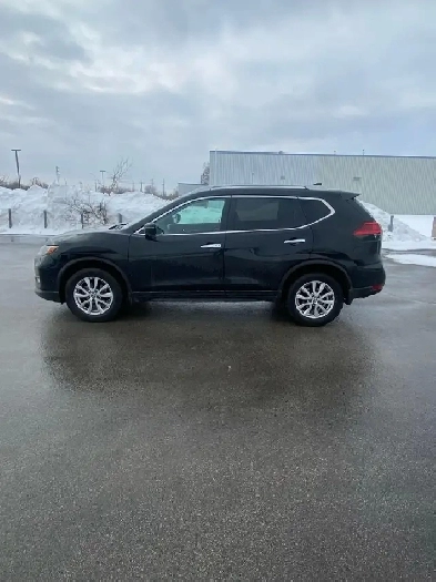 2017 Nisan Rogue SV LOW MILLAGE Image# 1