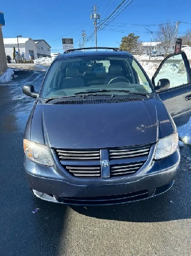 DODGE CARAVAN Image# 1