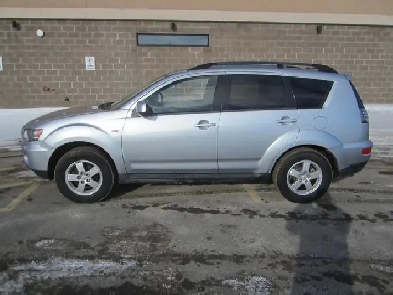 2013 Mitsubishi Outlander ES Image# 1