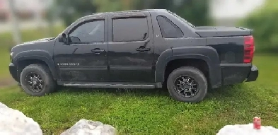 2009 Chevy Avalanche LT 4x4 Truck