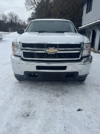 2011 Chevrolet Silverado 2500HD LT 8 FT BOX WITH CAP - 4x4 - CER Image# 1