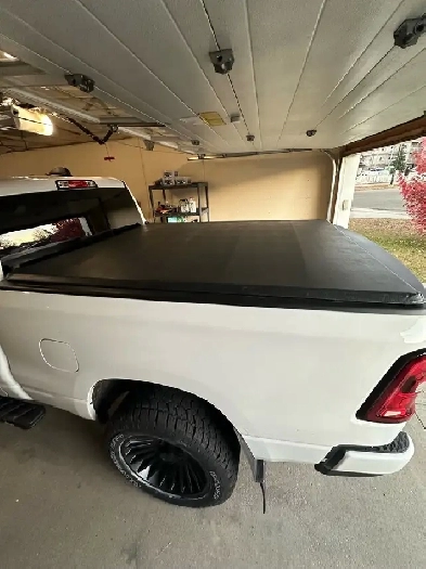 Soft Tri Folding Tonneau Cover for Sale Image# 1
