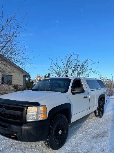 2011 Chevrolet Silverado 1500 8FT box 4x4 330,000k$5800obo Image# 1