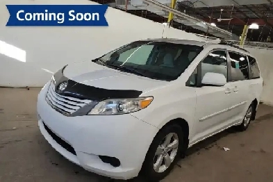 2017 Toyota Sienna LE Image# 1