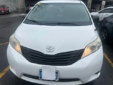 Toyota Sienna Van Image# 1
