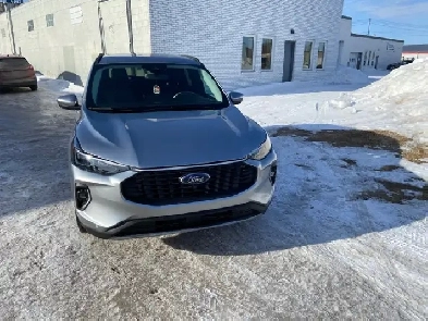 2024 ford escape, platinum, only 35,000 km Image# 1