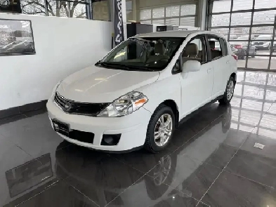 2012 Nissan Versa SL Image# 1