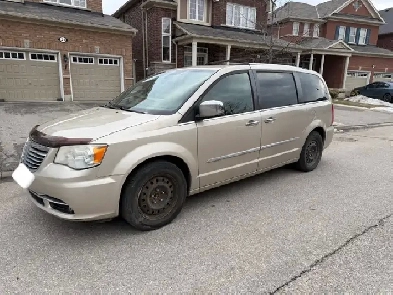 2013 Chrysler Town Country Image# 1