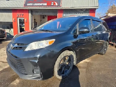 2018 TOYOTA SIENNA LE - TOUT ÉQUIPÉ, PRÊT À PARTIR Image# 1