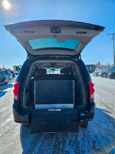 2011 Dodge Grand Caravan cw Wheelchair Ramp