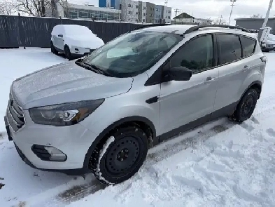 2018 Ford Escape SE / 2 Set of tires and Rims / Low KM 142K Image# 1