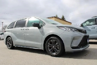 2025 Toyota Sienna XSE Image# 1