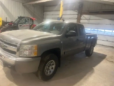 2009 Chevrolet Silverado LS 4x4 Image# 1