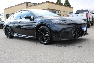 2025 Toyota Camry SE hybrid with sunroof Image# 1