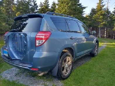 2010 Toyota Rav4  4X4  364000  KM  500000 OBO