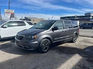 2015 Chrysler Town  Country S