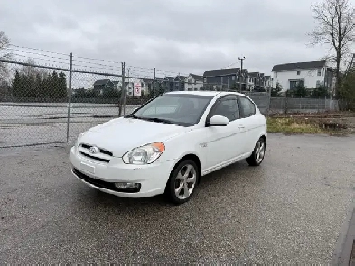 2010 HYUNDAI ACCENT GL WITH SPORT PKG 5Spd AC MOONROOF ALLOYS L