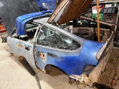 1990 Honda crx si for parts shell  on the ground