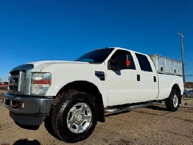 2010 Ford Super Duty F350 SRW XLT Crew Cab  8 FT BOX  TOMMY G