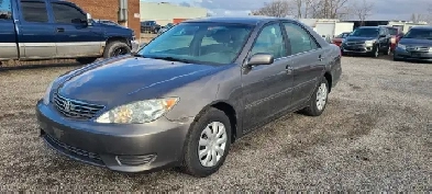 2005 Toyota Camry LE LOW KMS