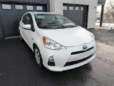 Superbe Toyota Prius C hybrid 2013