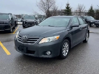 2011 TOYOTA CAMRY XLE  CLEAN CARFAX