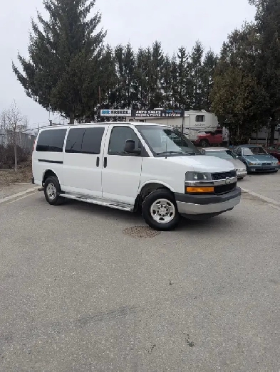 2012 Chev Express G3500 60L 12 pass AC pw pl cruiseCert no rust