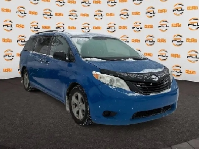 2015 Toyota Sienna Backup camera Bluetooth 7seaters