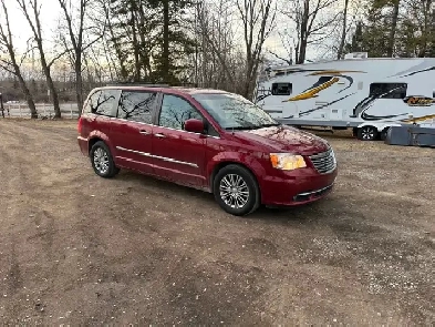 2014 Chrysler Town  Country