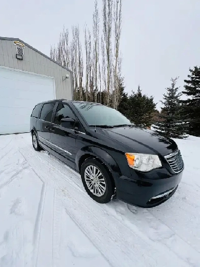 2014  Chrysler Town  Country Touring Edition