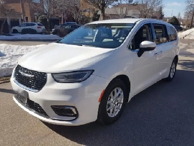2023 Chrysler Pacifica Touring L with 74700km driven certified