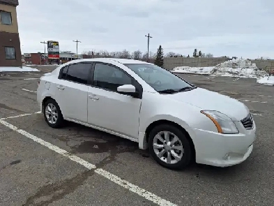Nissan Sentra 136000KM en parfaites conditions rien  rparer