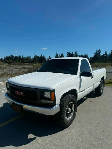 2000 WHITE SIERRA GMC TRUCK