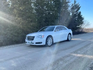 2014 Chrysler 300 AWD 57