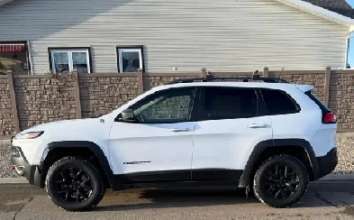 2018 Jeep Cherokee Trail hawk pkg  Auto