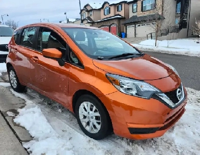 2017 Nissan Versa Note SV 16 low96k km GR8 on gas civic corolla