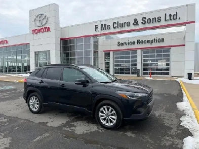 2022 Toyota Corolla Cross LE low kilometres Image# 1