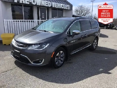 2018 Chrysler Pacifica Hybrid Image# 1